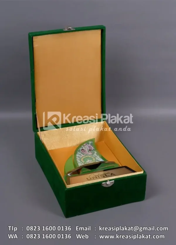 PR28 Plakat Resin Cinderamata UNISLA