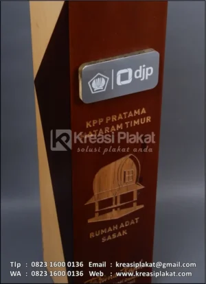 PK123 Plakat Kayu DJP KPP Pratama Mataram Timur