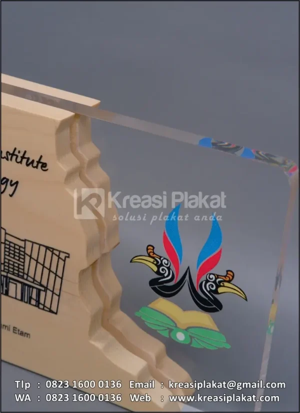 Detail PK129 Plakat Kayu Akrilik Kalimantan Institute of Technology