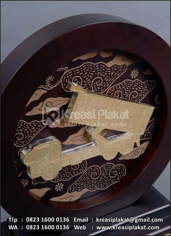 Detail PK144 Plakat Kayu Best Vehicle Manager PT Kordon Putra Sinergi
