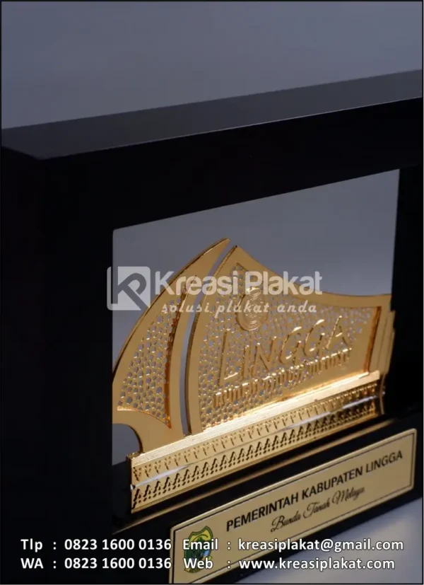 Detail PL32 Plakat Logam Kuningan Pemerintah Kabupaten Lingga