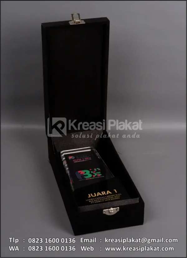Box PA162 Plakat Akrilik Juara Lomba Cerdas Cermat
