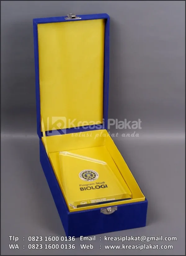 Box PA179 Plakat Akrilik UAD Program Studi Biologi