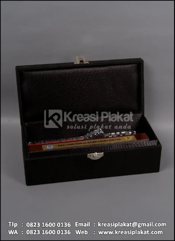 Box PA185 Plakat Akrilik Bea Cukai Soekarno Hatta