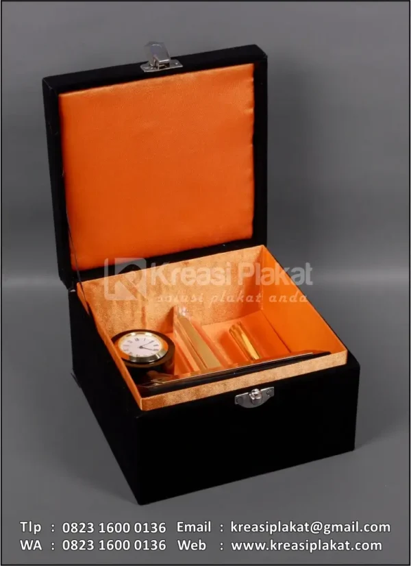 Box PA191 Plakat Akrilik Pen Holder PT Apikko
