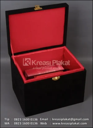 Box PCR37 Plakat Kristal 20Th PT Idemitsu Lube Indonesia