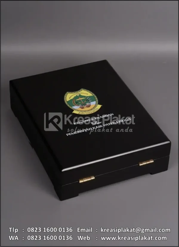 Box PK116 Plakat Kayu Box Pemerintah Kabupaten Lingga