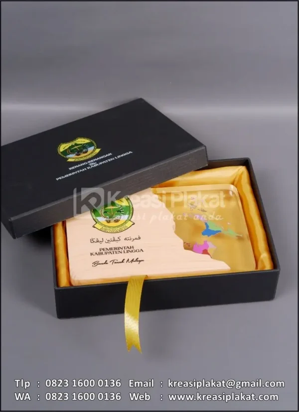 Box PK135 Plakat Kayu Akrilik Pemerintah Kabupaten Lingga