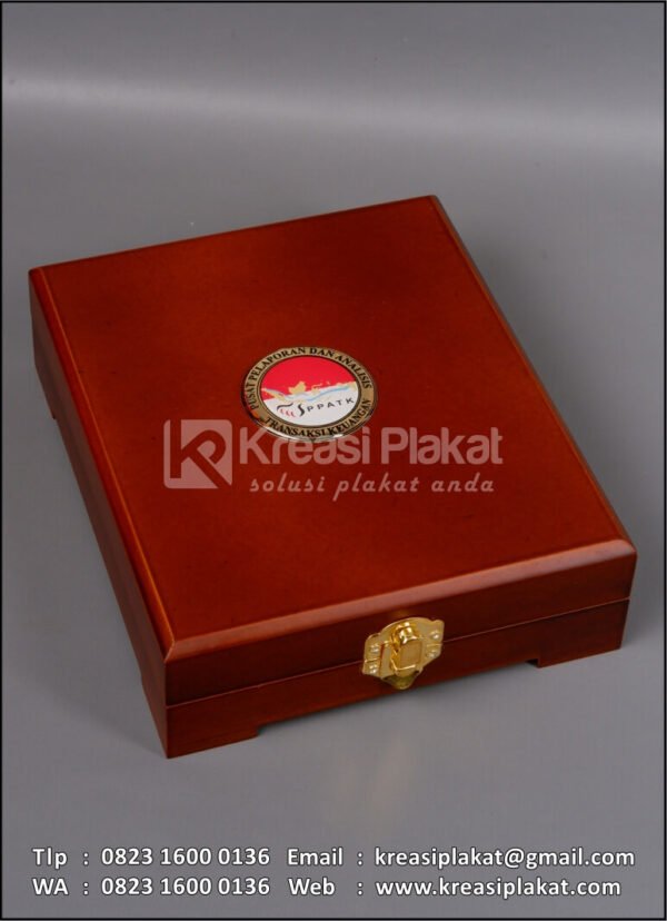 Box PK137 Plakat Kayu Pusat Pelaporan Analisis Transaksi Keuangan