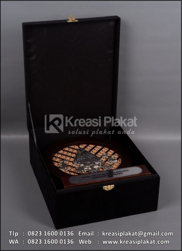 Box PK138 Plakat Kayu Gunungan Wayang PPATK
