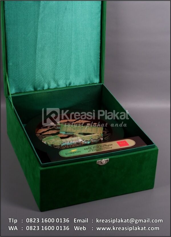 Box PK144 Plakat Kayu Best Vehicle Manager PT Kordon Putra Sinergi