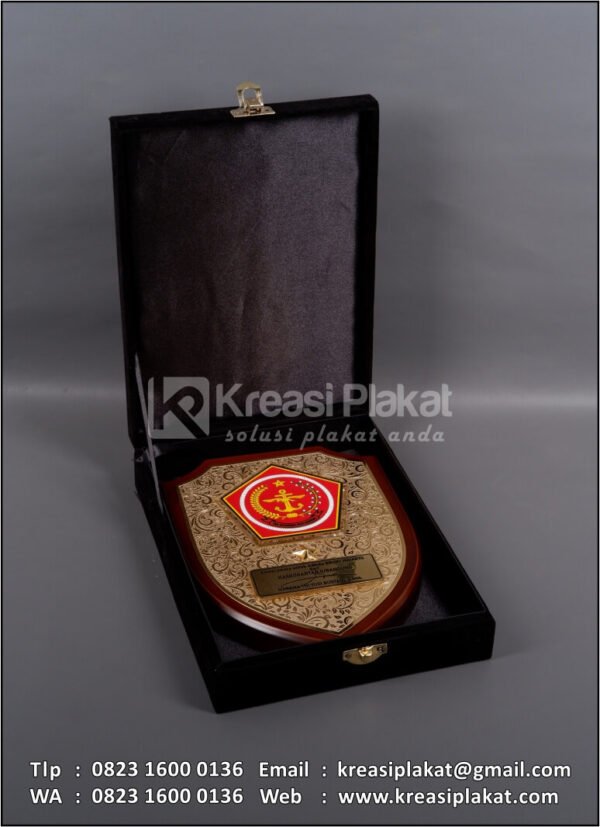Box PK150 Plakat Kayu Perisai Logam TNI