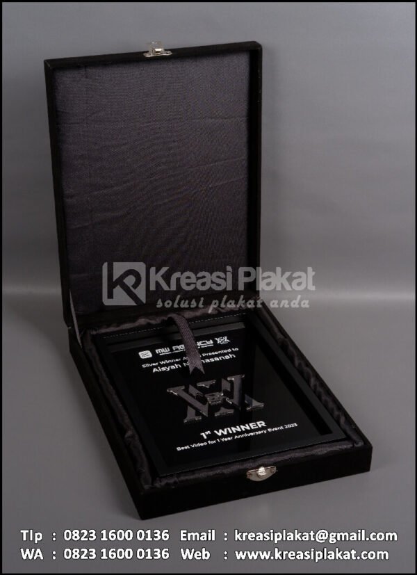 Box PK153 Plakat Kayu MW Agency Silver Winner Award