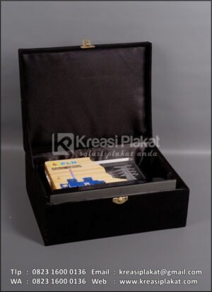 Box PK155 Plakat Kayu Akrilik PLN Nusantara Power UP Rembang