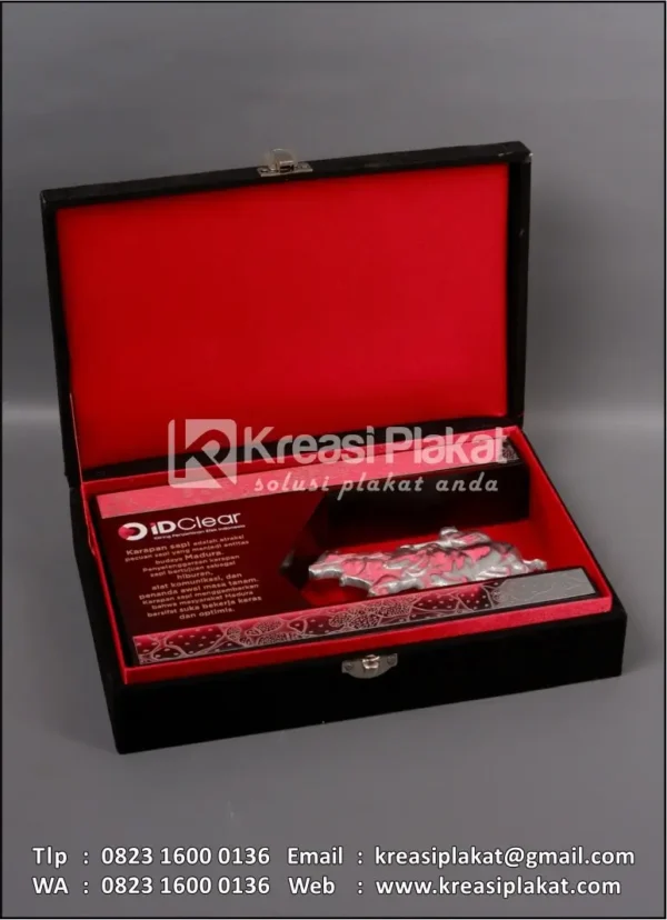 Box PL43 Plakat Logam Aluminium Karapan Sapi IDClear