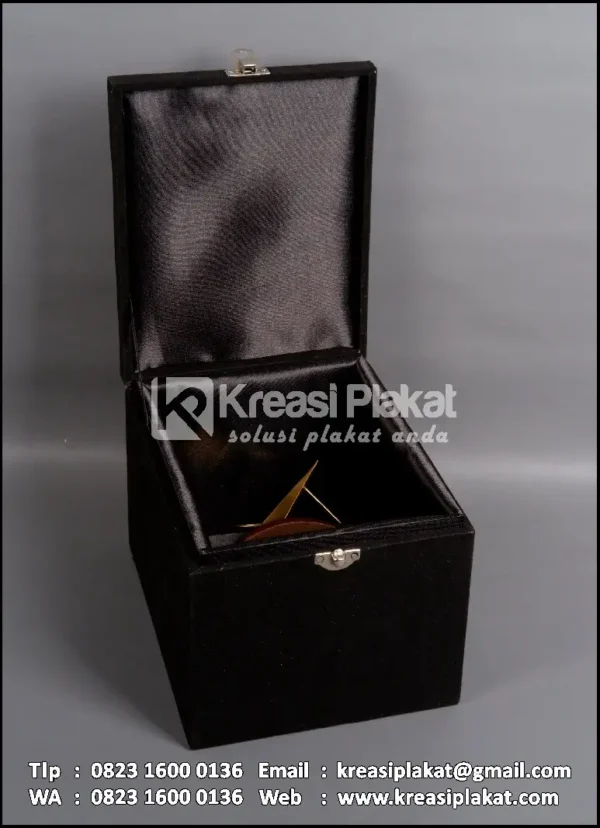 Box PL54 Plakat Logam Suba Arch Studio