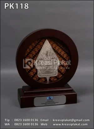 PK118 Plakat Kayu Bulat Gunungan Wayang SGU