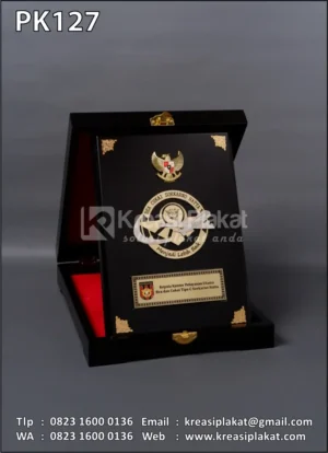 PK127 Plakat Kayu Box Bea Cukai Soekarno Hatta