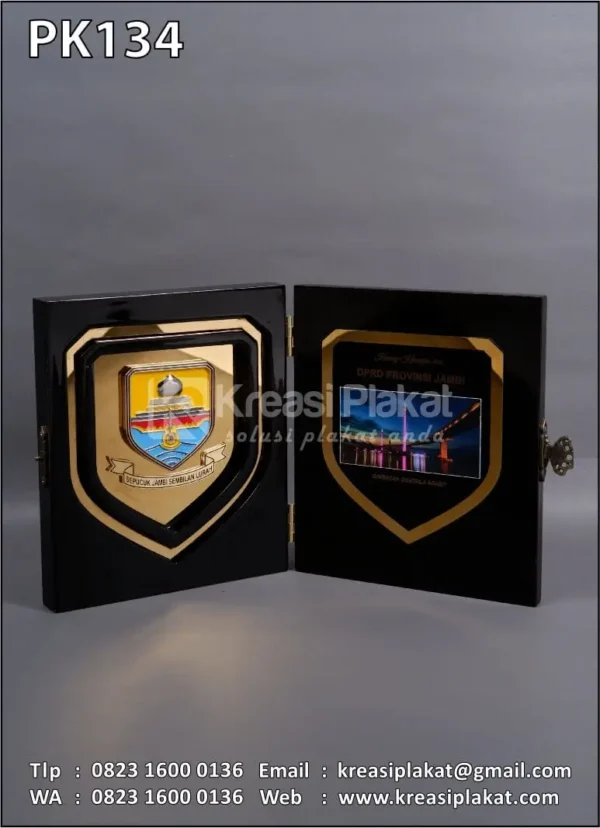 PK134 Plakat Kayu DPRD Provinsi Jambi