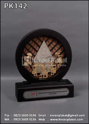 PK142 Plakat Kayu Gunungan Wayang DSI Underground