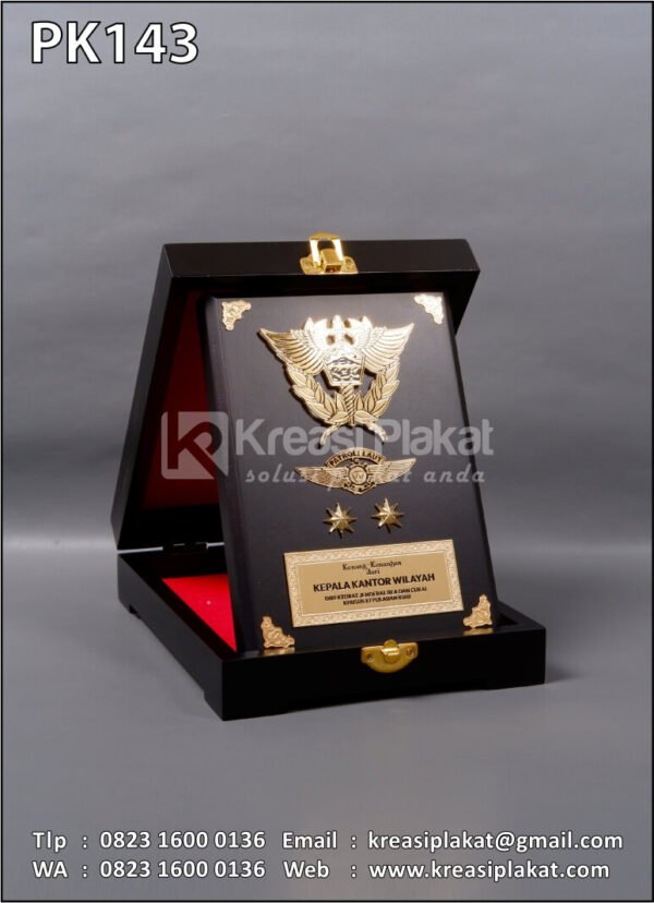 PK143 Plakat Kayu Box Bea Cukai
