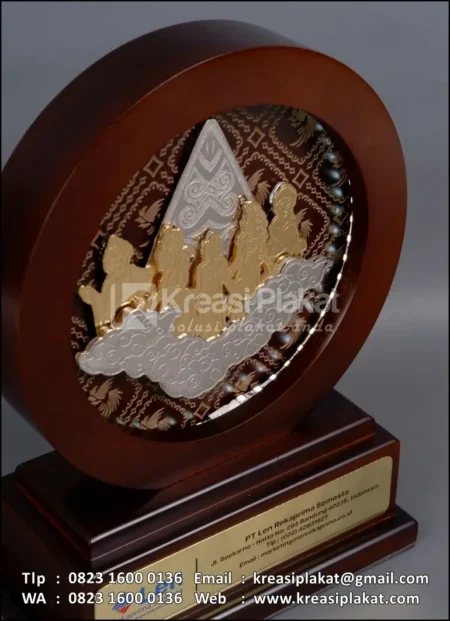 PK163 Plakat Kayu Kuningan PT Len Rekaprima Semesta Bandung