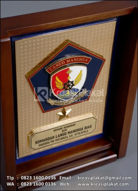 PK171 Plakat Kayu Kenang Kenangan Lanud Manuhua