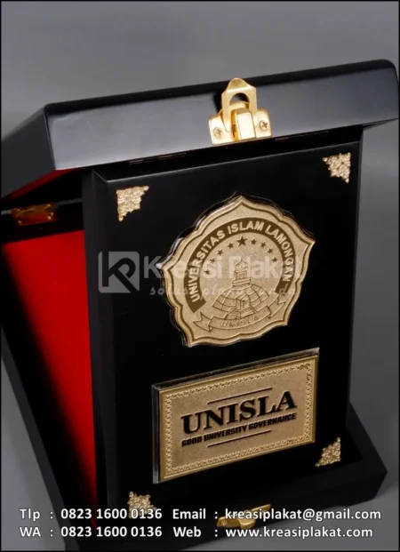 PK174 Plakat Kayu Box Unisla