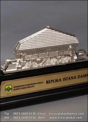 PL86 Plakat Logam Replika Istana Damnah Kabupaten Lingga
