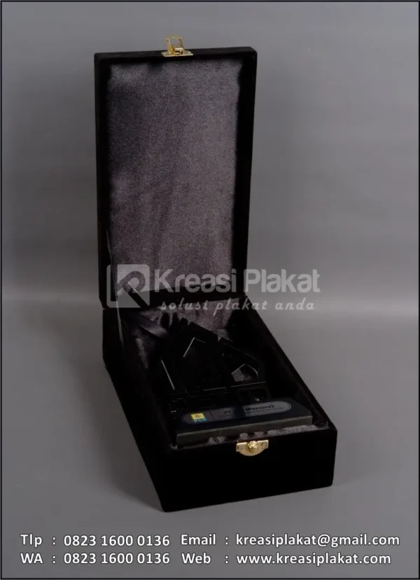 Box PA208 Plakat Akrilik PT PLN Persero
