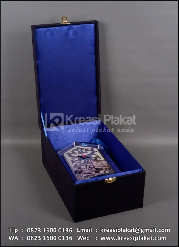 Box PA212 Plakat Akrilik PT Borneo Indobara