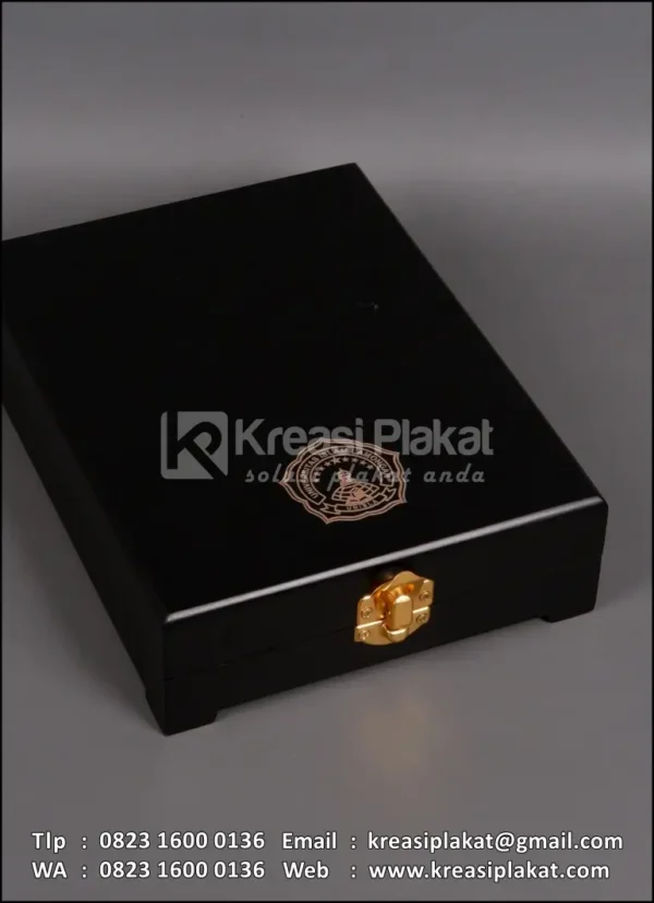 Box PK174 Plakat Kayu Box Unisla