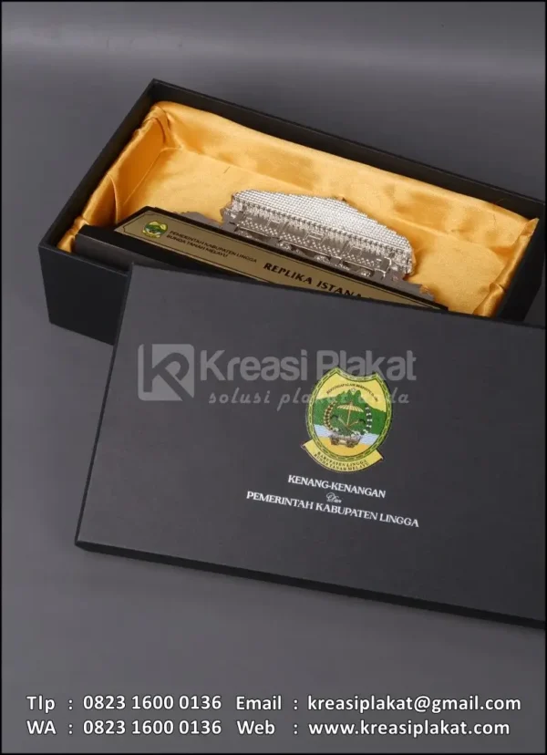 Box PL86 Plakat Logam Replika Istana Damnah Kabupaten Lingga