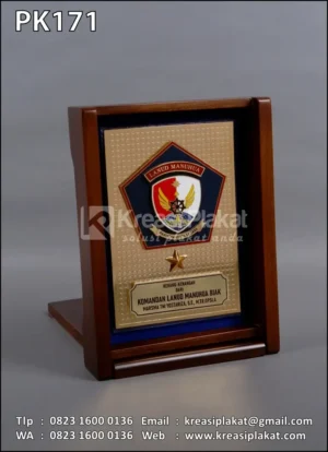 PK171 Plakat Kayu Kenang Kenangan Lanud Manuhua