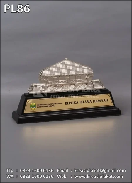 PL86 Plakat Logam Replika Istana Damnah Kabupaten Lingga