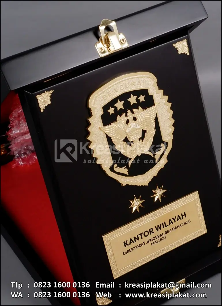 Detail PK183 Plakat Kayu Box Bea Cukai