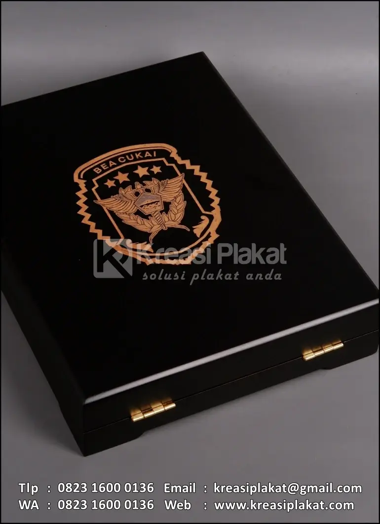 Box PK183 Plakat Kayu Box Bea Cukai