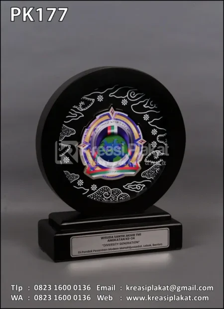PK177 Plakat Kayu Bulat Wisuda Santri Akhir TMI Angkatan Ke-24